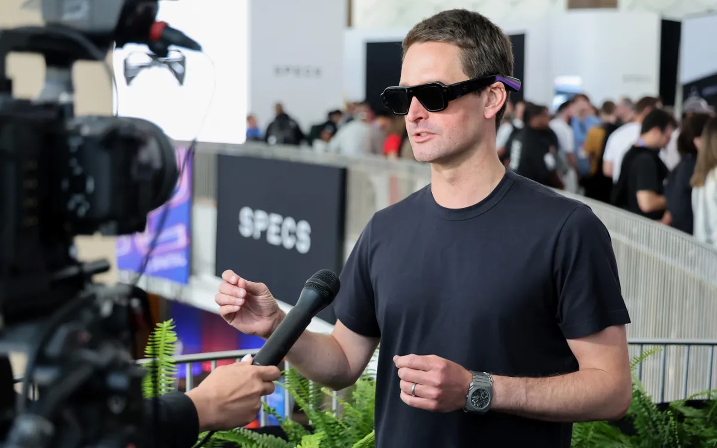 Article image for After unveiling ridiculously expensive AR glasses, Snap's stock takes a dive | TechCrunch