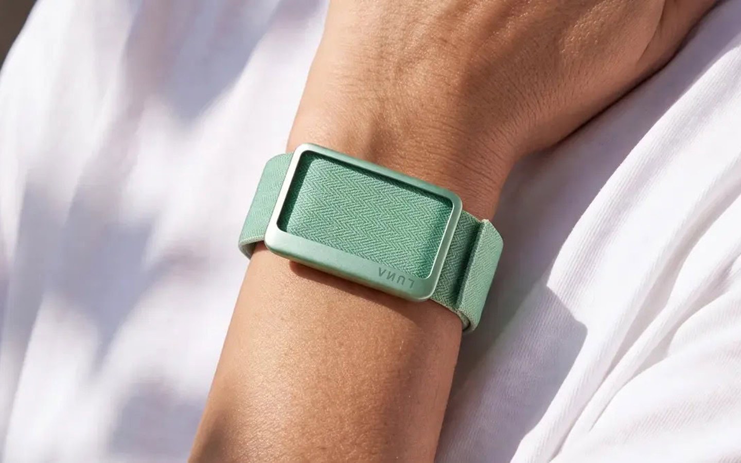 Article image for Luna Band takes on Fitbit Air as global shipping finally begins