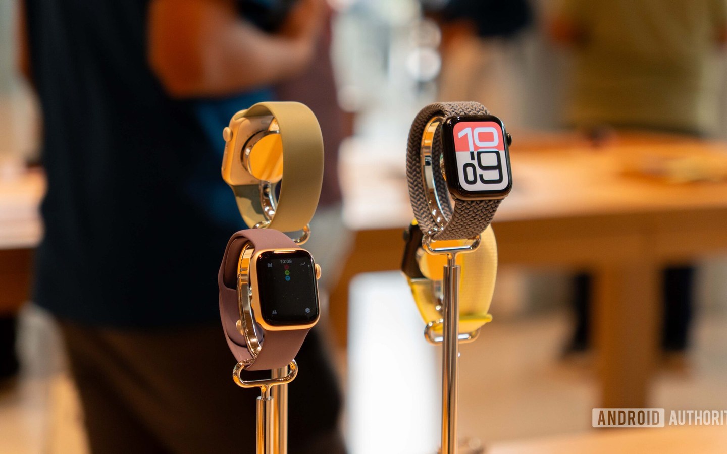 Article image for The 44mm Apple Watch SE 3 just crashed to an all-time low of $199.99