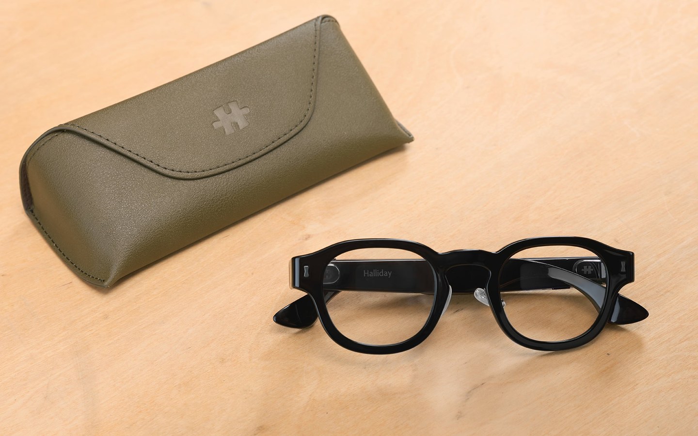 Article image for These camera-free smart glasses want to give you a secret advantage in meetings