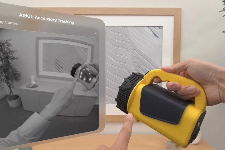 Article image for Apple Enables Third-party Motion Controllers & Tracked Accessories in visionOS 27