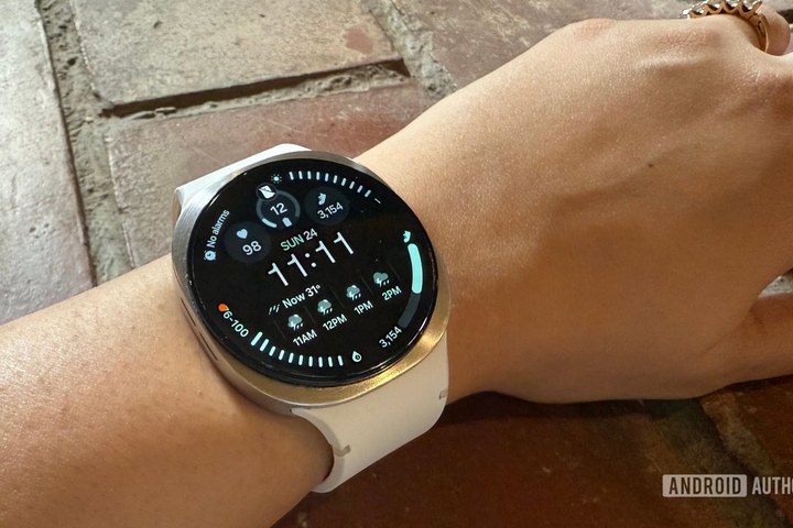 Article image for Galaxy Watch 8's latest beta update fixes pesky AOD bug that showed the wrong time (!)