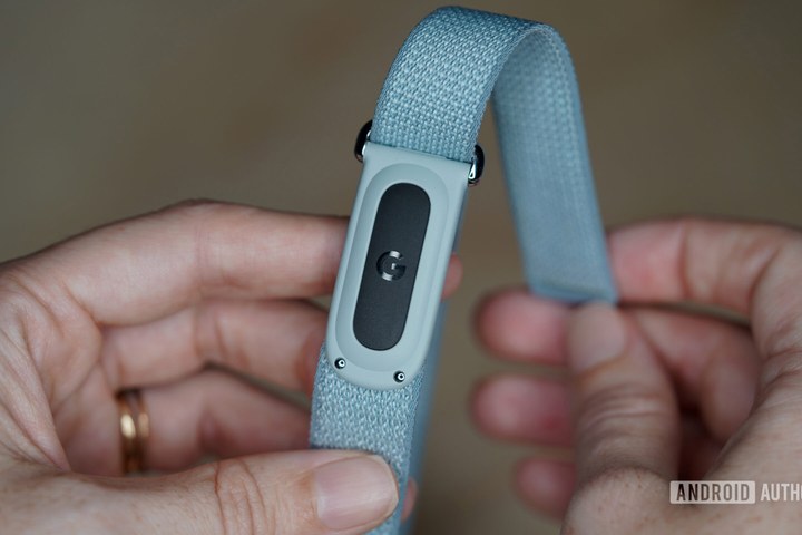 Article image for I’ve had the Fitbit Air for 48 hours, and it’s already the most comfortable wearable I own